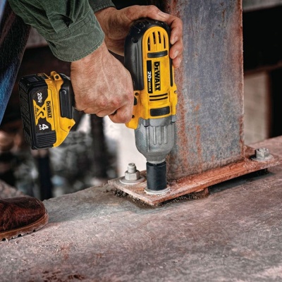 Llave de Impacto 1/2" 20V 540Nm 2 Bat 4.0 Ah Dewalt DCF889M2-B2