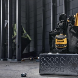 Mini Parlante Bluetooth 12V / 20V USB-C Dewalt DCR008