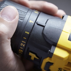 Taladro Percutor 1/2" 20V 2 Bat 1.5 Ah + Accesorios 27 Piezas Stanley SCD711C2K-K3