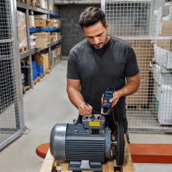 Pinza Amperimétrica con Gancho 600V Bosch GMC 600-15