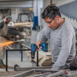 Taladro Percutor 1/2" GSB 185-LI + Atorn de Impacto 1/4" Hex 18V Brushless GDR 18V-215 + Maleta Alum Bosch