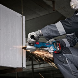 Amoladora 5" + Taladro Percutor 1/2" 18V + 2 Bat 4.0 Ah y Carg + L-Boxx Bosch 0615.A50.0BM-000