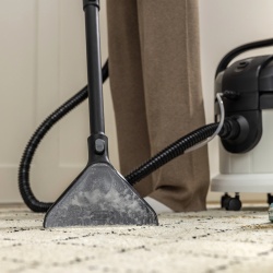 Limpiadora de Alfombra y Tapices 1000W Karcher SE 4