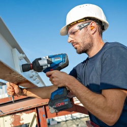 Llave de Im 3/4" 18V Brushless Inc 2 Bat. 8Ah y Carg. Bosch GDS 18V-1600 HC