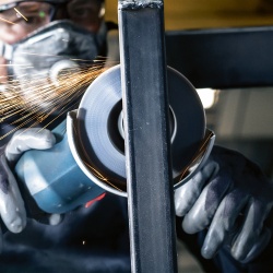 Disco Flap 4 1/2" x 7/8" Grano 40 para Metal y Acero Inoxidable Bosch 2608.605.450-000