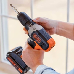 Taladro Atornillador 20V MAX 2Bat. y Carg. + Kit de herramientas 54 Pzs Black & Decker BCD702PK2B-B2C