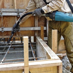 Vibrador de Concreto 1 3/8" 2000W 16000 vpm VR1000 + Manguera 4.5 Metros 1914R5-2 Makita CO-VR1000-0425-1