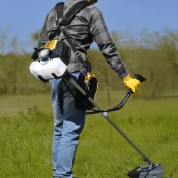 Desmalezadora a Combustión 2T 33 CC 1.2 Hp Niwa DNW-33