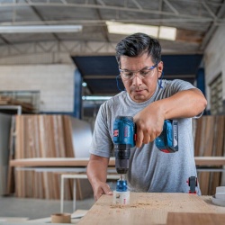 Tal. Percutor 1/2" GSB 185-LI + Atorn de Impacto 1/4" Hex GDR 18V-215 + Bolsa de Lona Bosch 0601.9N2.0E3-000