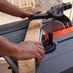 Sierra de Mesa 10" 1800W Corte en 90° 78 mm Black and Decker BES71800TSS-B2