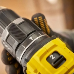 Taladro Percutor 1/2" 20V Brushless Inc 2Bat y Carg + Set de piezas x 100 pz Stanley STA7205-XJ Stanley SBD716D2K-K2