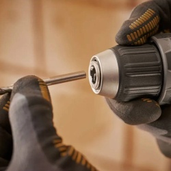 Taladro Percutor 1/2" 20V 50Nm Brushless Inc 2Bat y Carg Stanley SBD716D2T-B2